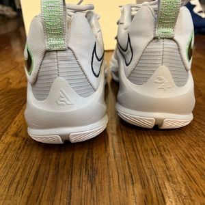 Giannis basketball shoes